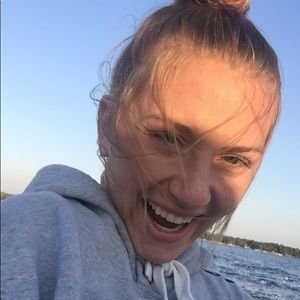 Meet your Posher, Claire